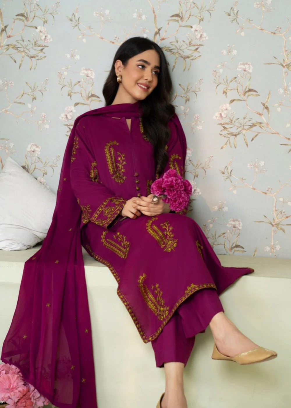 Unstitched Embroidered Lawn 3 Piece Suit - Image 3