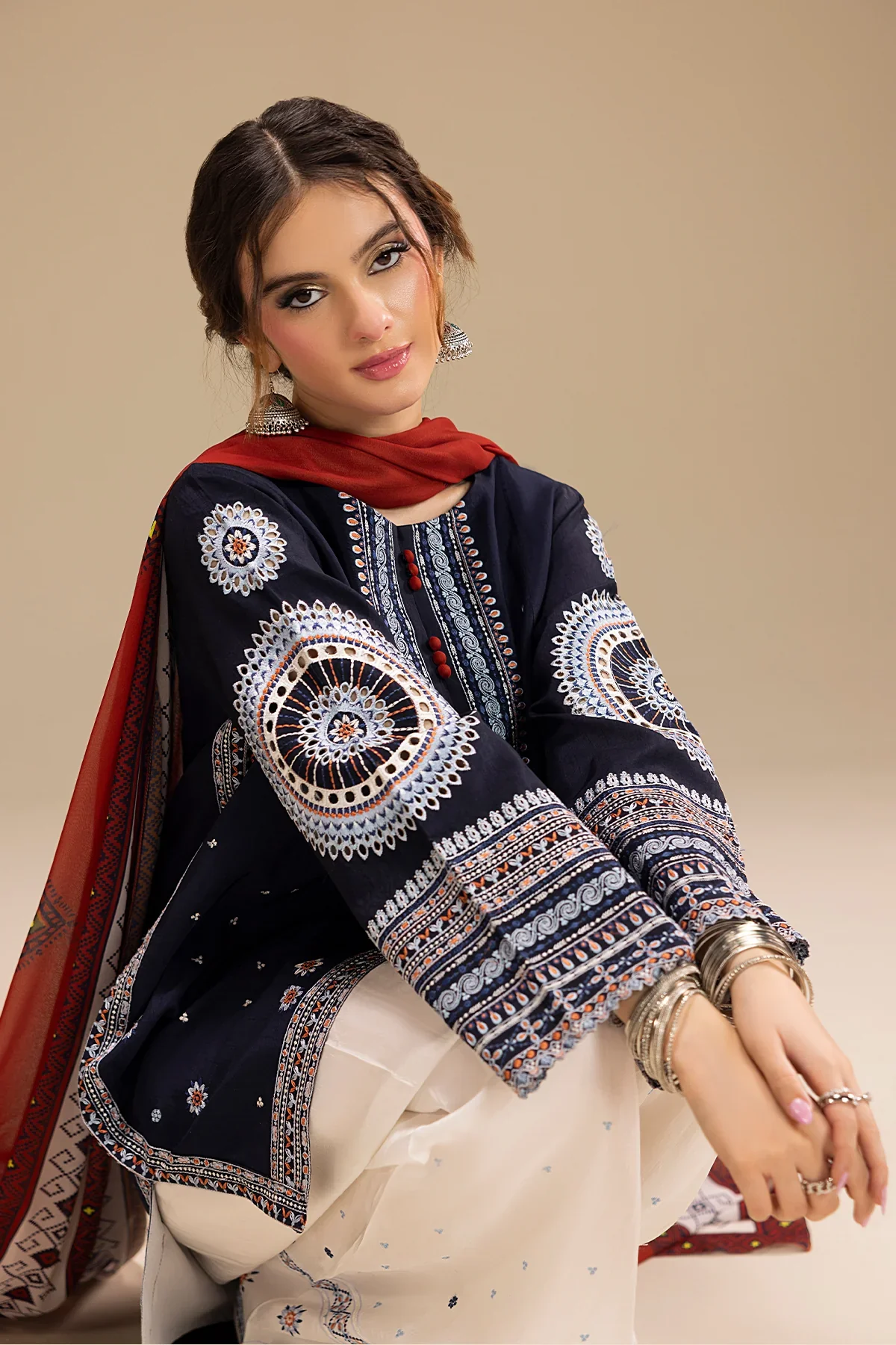 Unstitched Embroidered Lawn 3 Piece Suit - Image 3