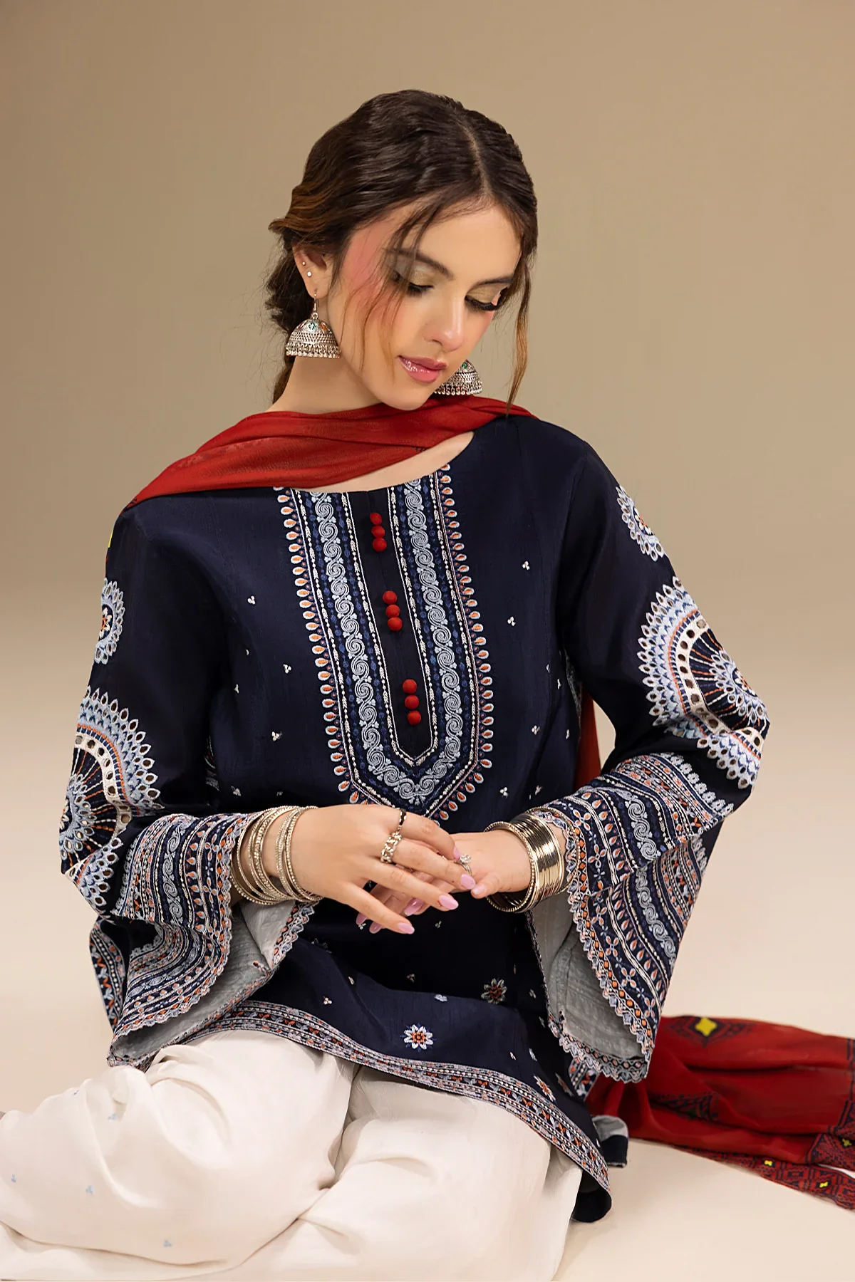 Unstitched Embroidered Lawn 3 Piece Suit - Image 4